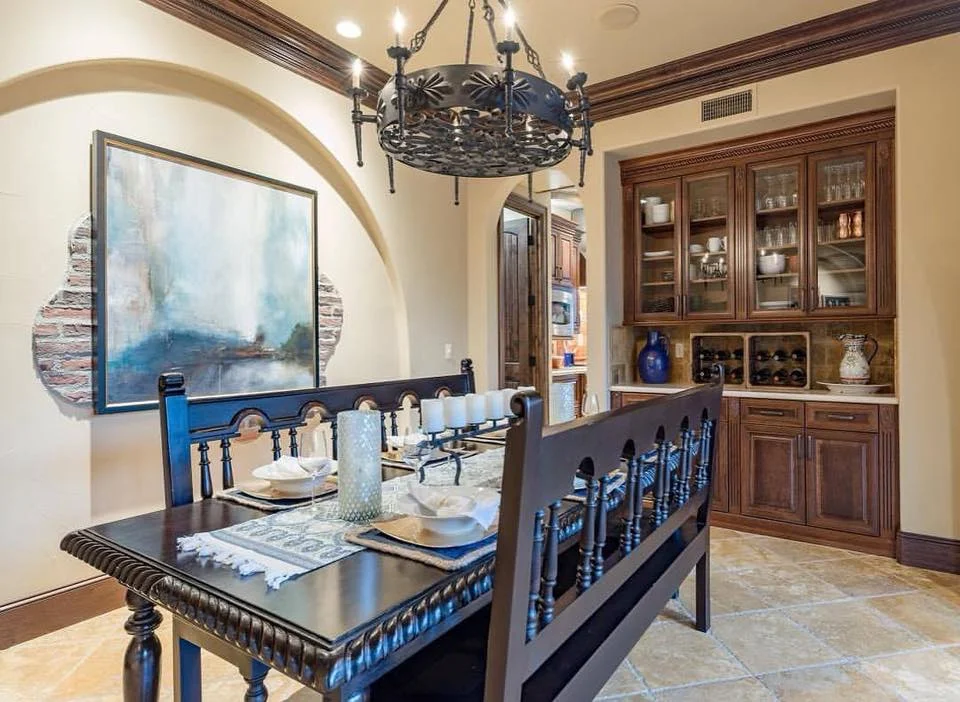 Dining room butler's pantry and built-in bar