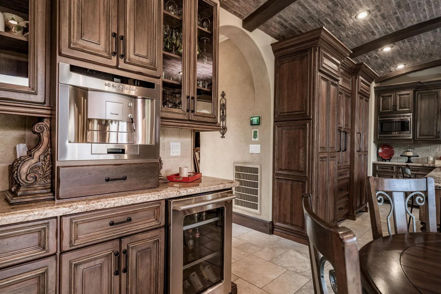 Traditional dark wood kitchen bar
